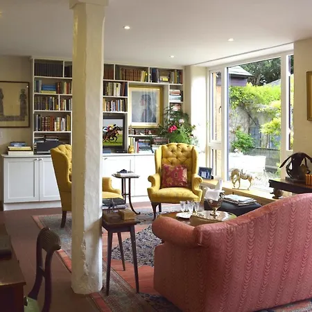 בית נופש The Carriage House *